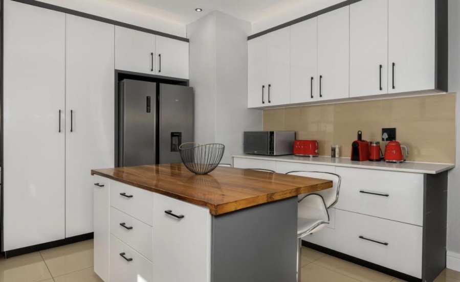 2 Bedroom Property for Sale in Sea Point Western Cape